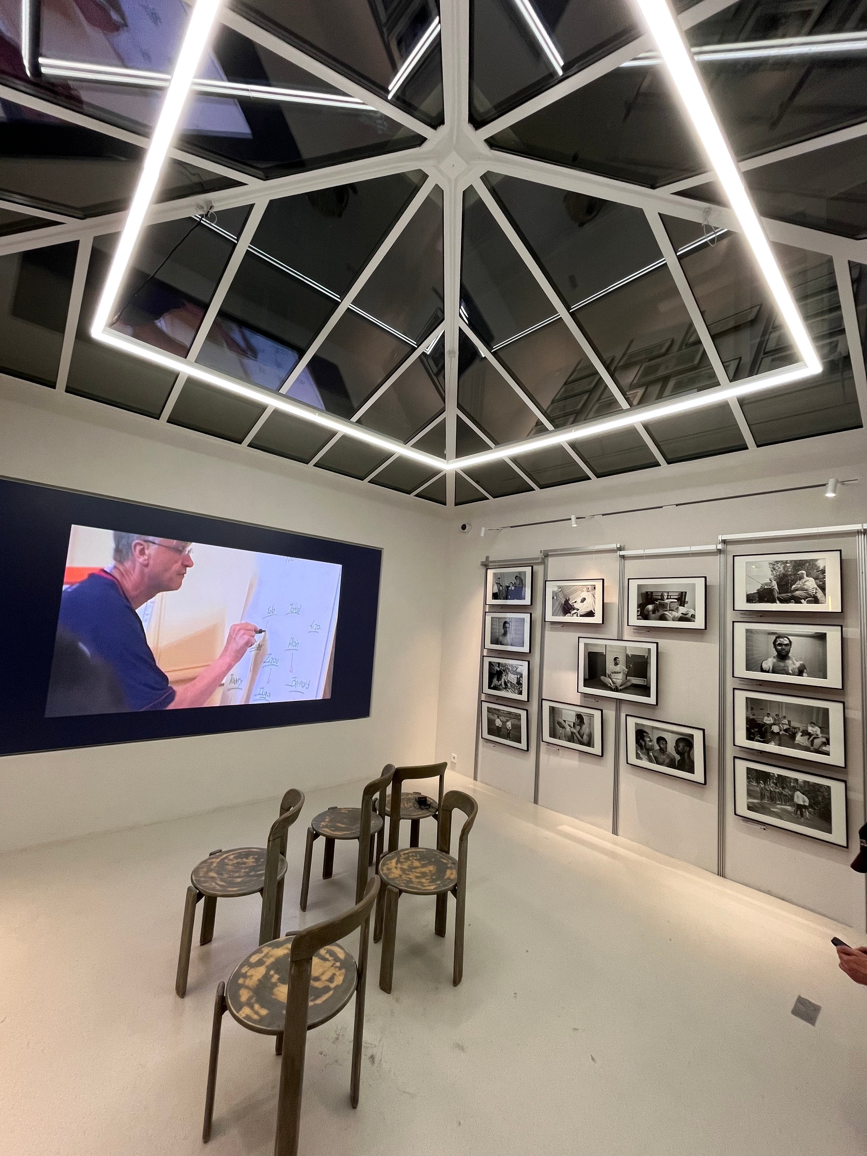 Les Yeux dans les Bleus: Stéphane Meunier's Intimate Photo Album